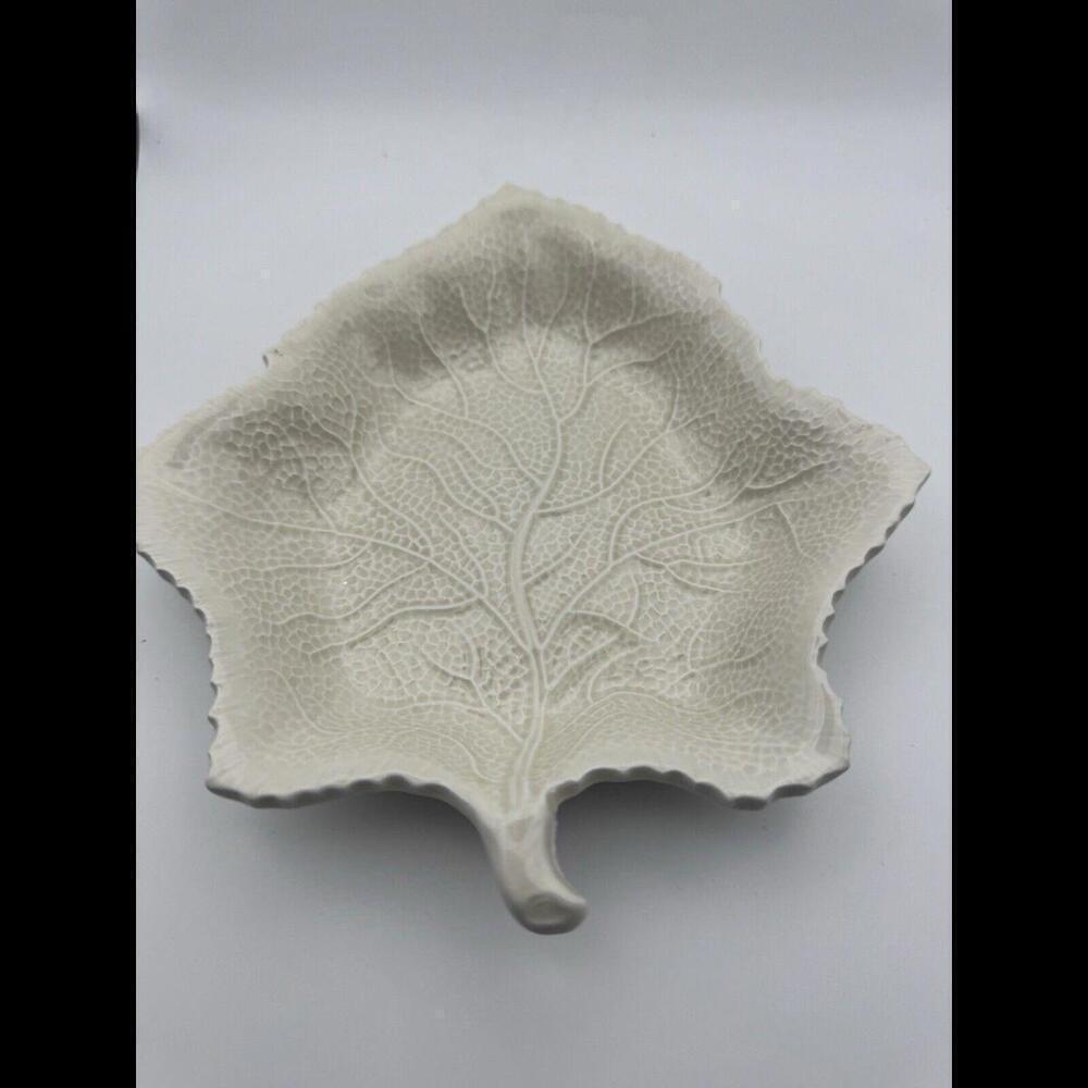 Metropolitan Museum of Art Reproduction MMA Italian Fine Art Porcelain Leaf Dish